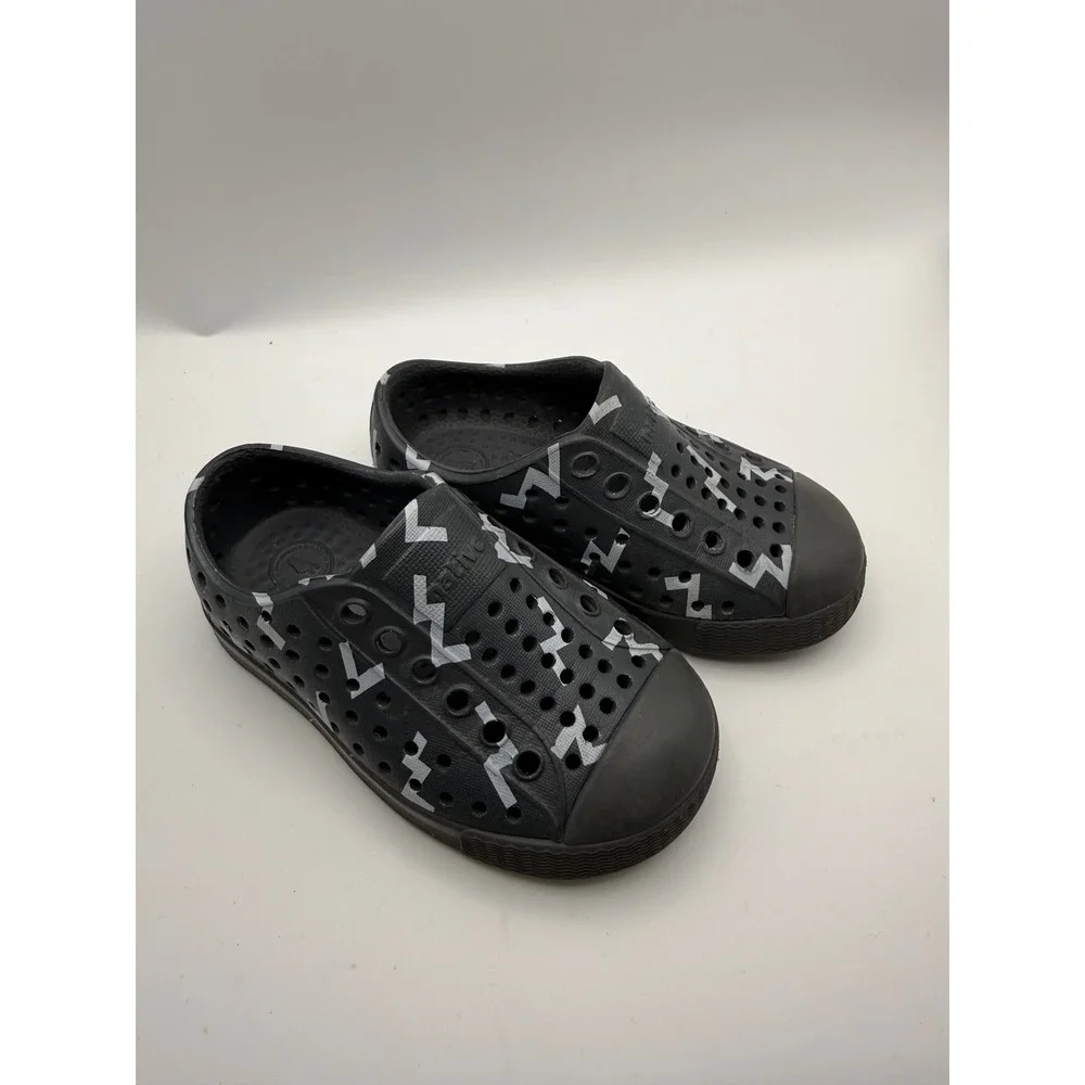 Native‎ Jefferson Kids Shoes Size C6 Black White Lightning Bolt Slip On EVA